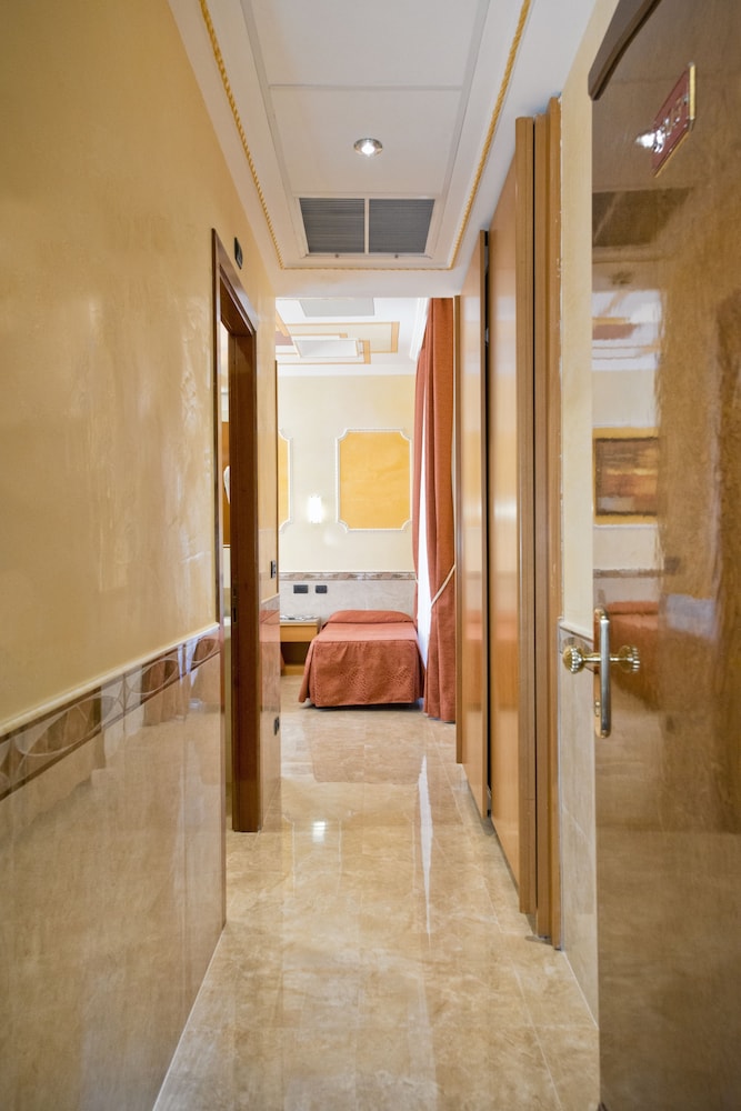 Hotel Marco Polo — Hotel rooms in Rome, Lazio