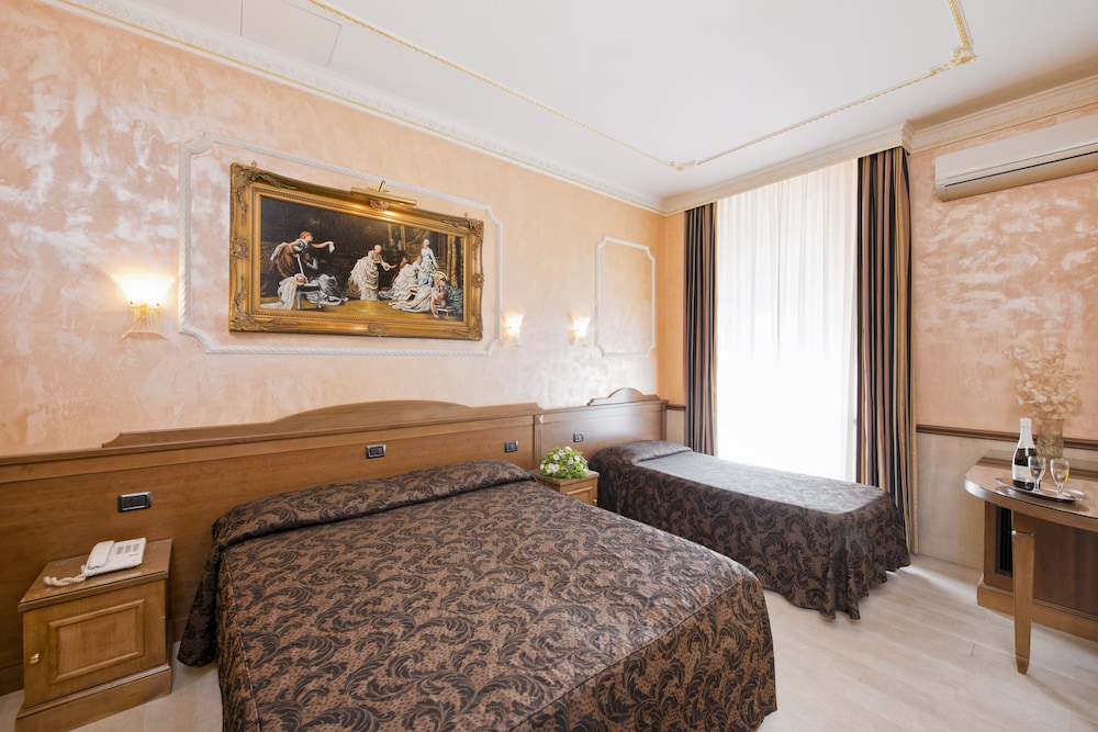 Hotel Marco Polo — Hotel rooms in Rome, Lazio