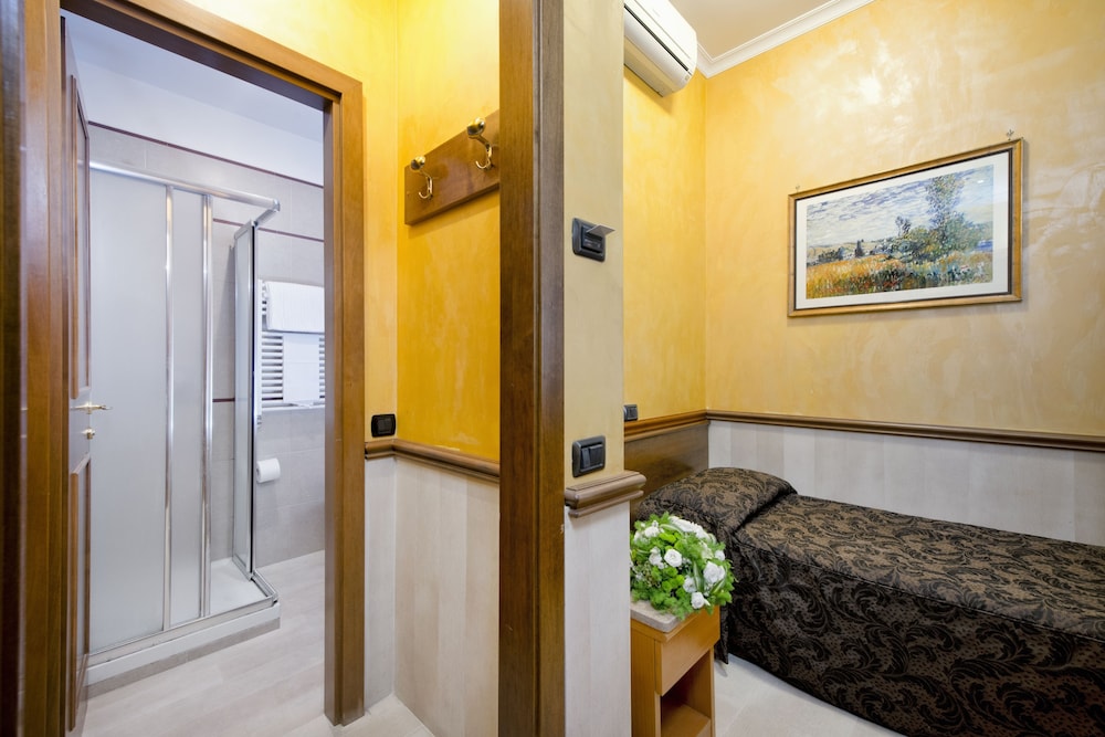 Hotel Marco Polo — Hotel rooms in Rome, Lazio
