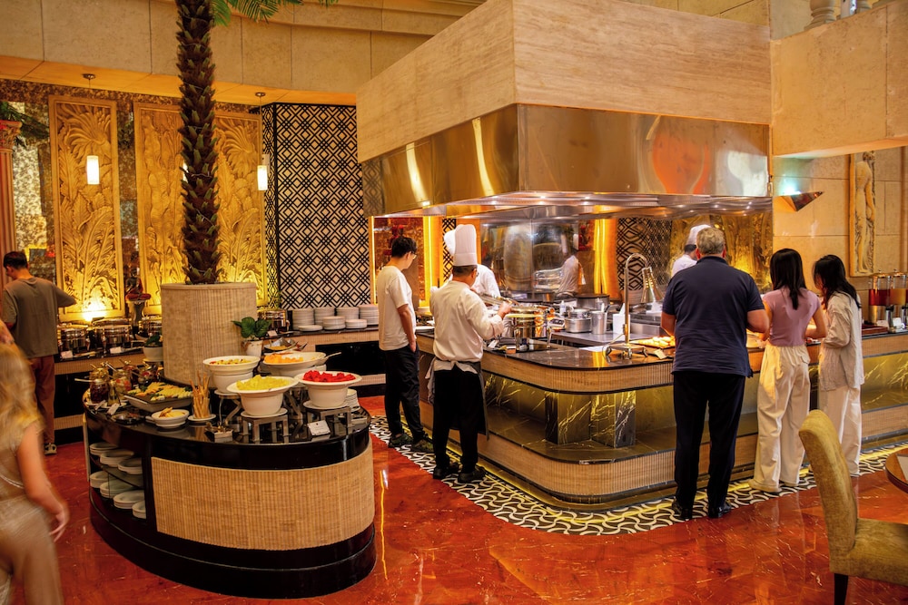 Grand Millennium Dubai — Restaurant & bars in Dubai