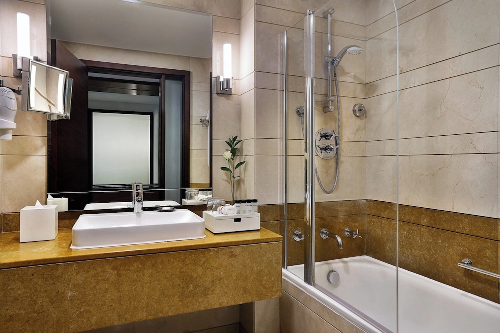 Grand Millennium Dubai — Hotel rooms in Dubai