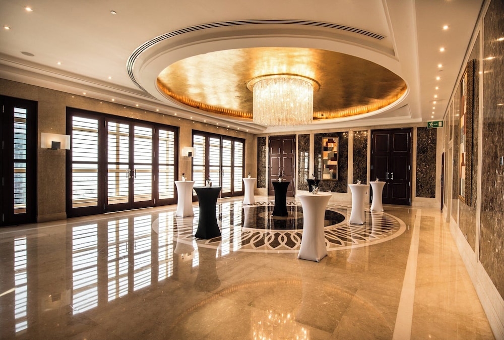 Grand Millennium Dubai — Restaurant & bars in Dubai