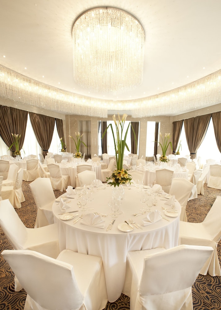 Grand Millennium Dubai — Hotel building in Dubai