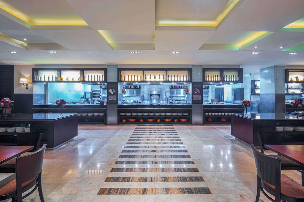 Hyatt Regency Dubai — Restaurant & bars in Dubai
