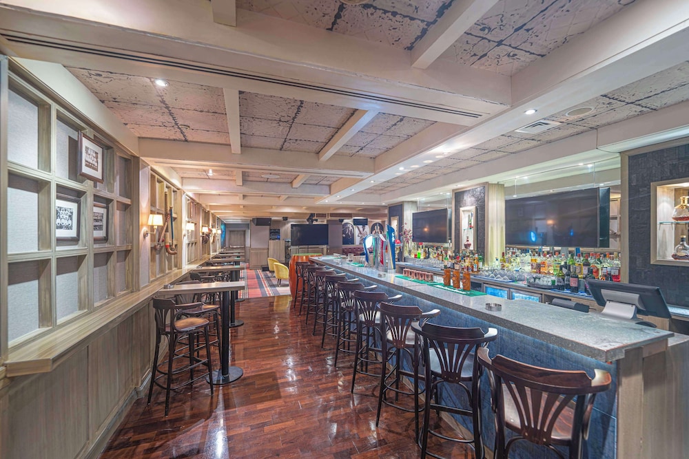 Hyatt Regency Dubai — Restaurant & bars in Dubai