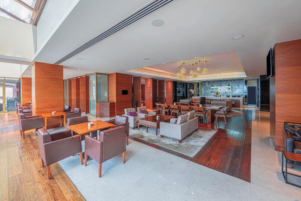 Hyatt Regency Dubai — Restaurant & bars in Dubai