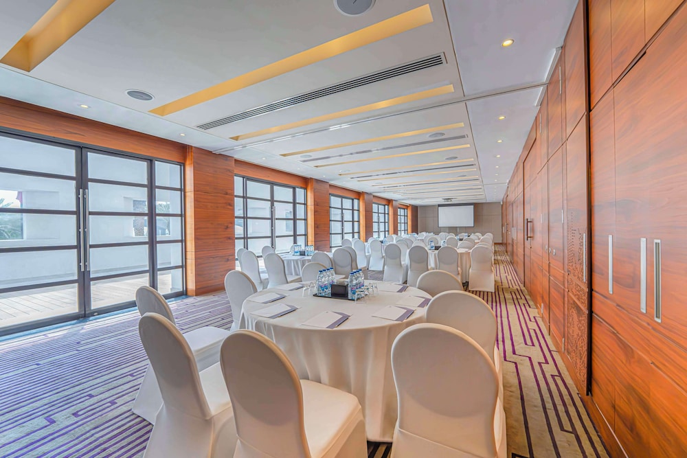 Hyatt Regency Dubai — Restaurant & bars in Dubai