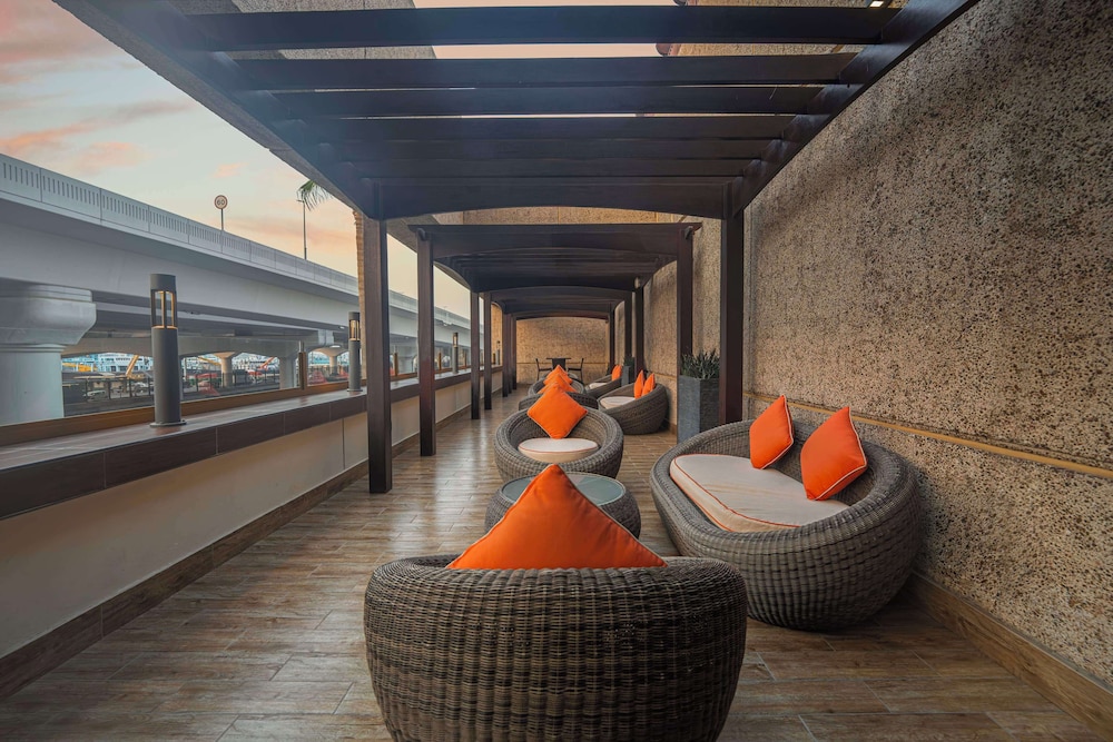 Hyatt Regency Dubai — Restaurant & bars in Dubai