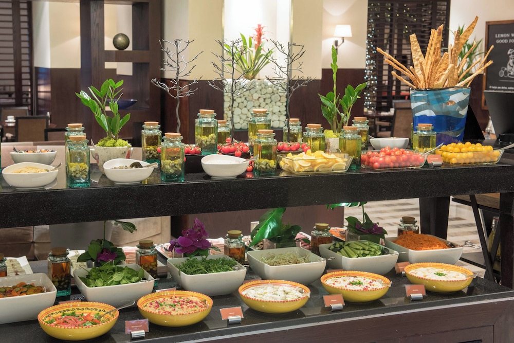 Hyatt Regency Dubai — Restaurant & bars in Dubai