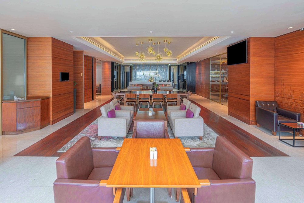 Hyatt Regency Dubai — Restaurant & bars in Dubai