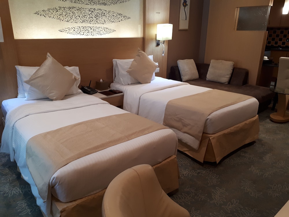 Residence Inn by Marriott Sheikh Zayed Road — Hotel rooms in Dubai