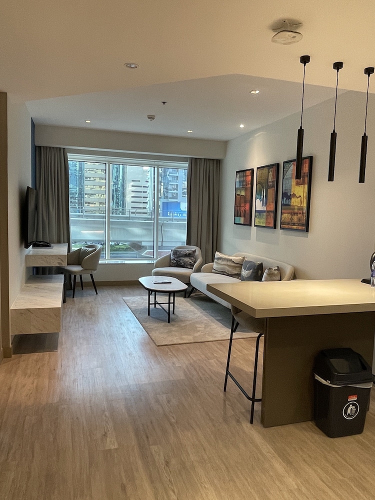 Residence Inn by Marriott Sheikh Zayed Road — Hotel rooms in Dubai