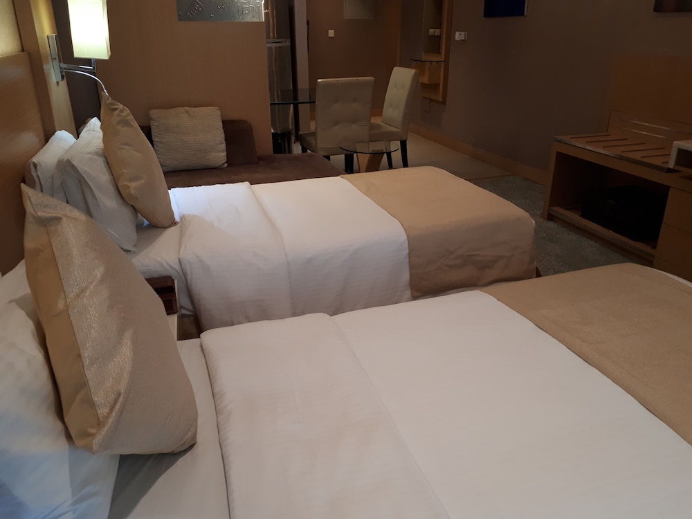 Residence Inn by Marriott Sheikh Zayed Road — Hotel rooms in Dubai