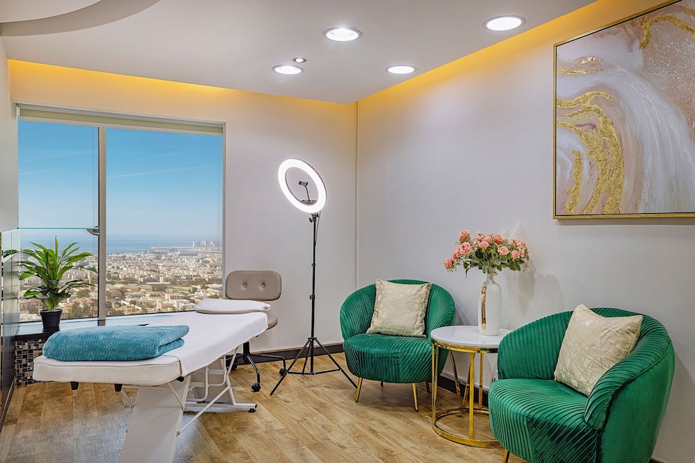 Residence Inn by Marriott Sheikh Zayed Road — Spa in Dubai