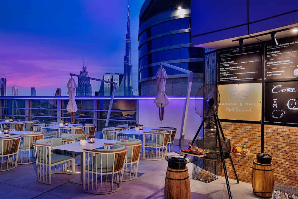 Residence Inn by Marriott Sheikh Zayed Road — Restaurant & bars in Dubai