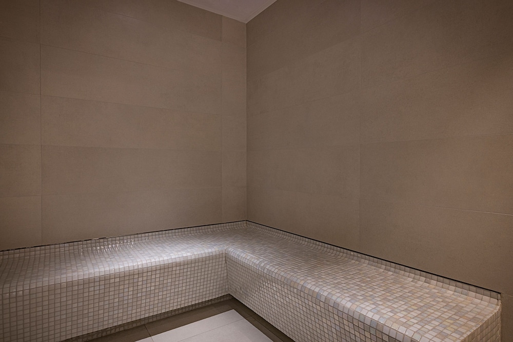 Residence Inn by Marriott Sheikh Zayed Road — Spa in Dubai