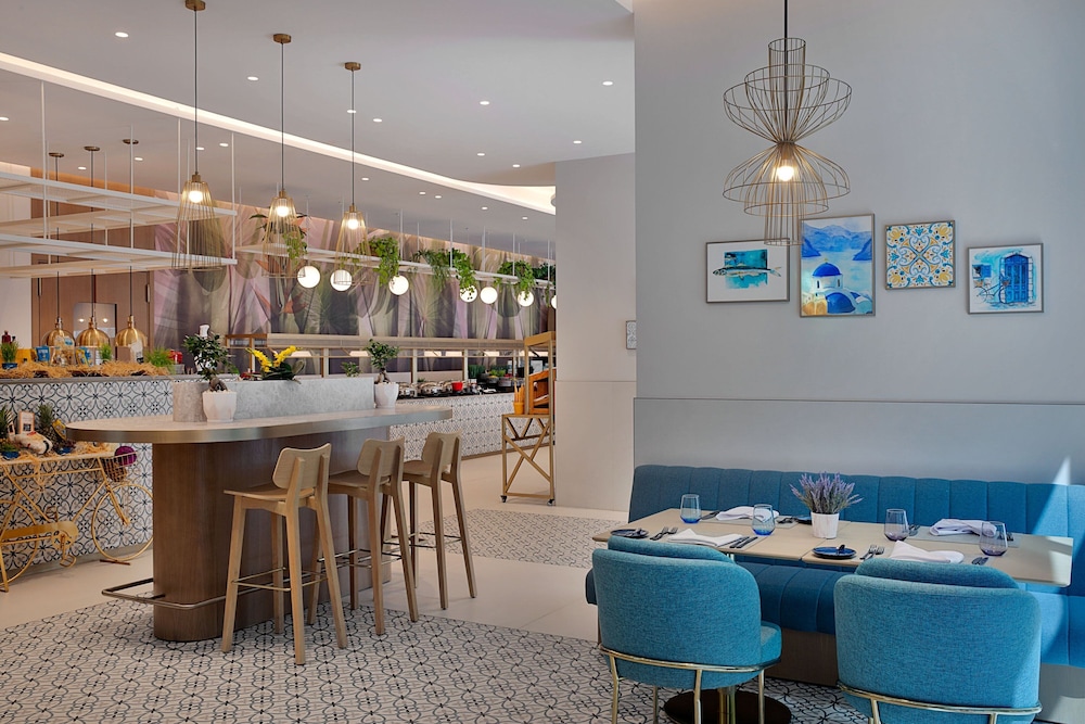 Residence Inn by Marriott Sheikh Zayed Road — Restaurant & bars in Dubai