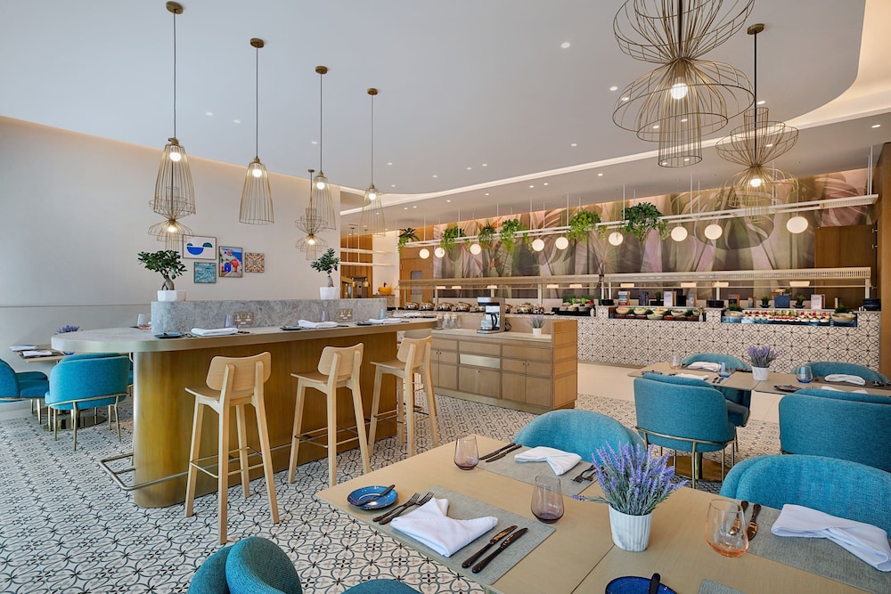 Residence Inn by Marriott Sheikh Zayed Road — Restaurant & bars in Dubai