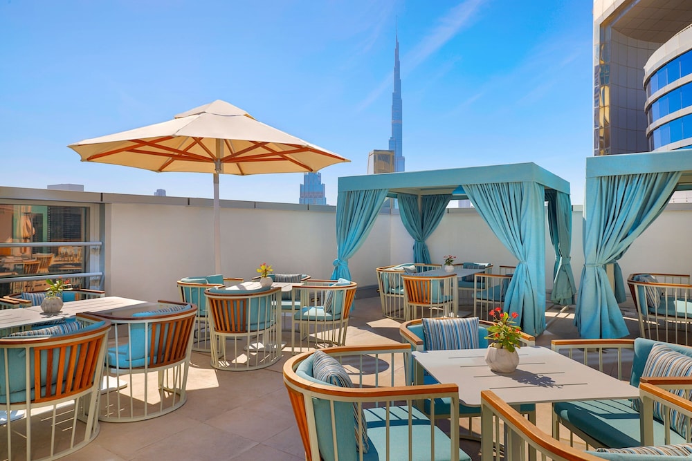 Residence Inn by Marriott Sheikh Zayed Road — Restaurant & bars in Dubai