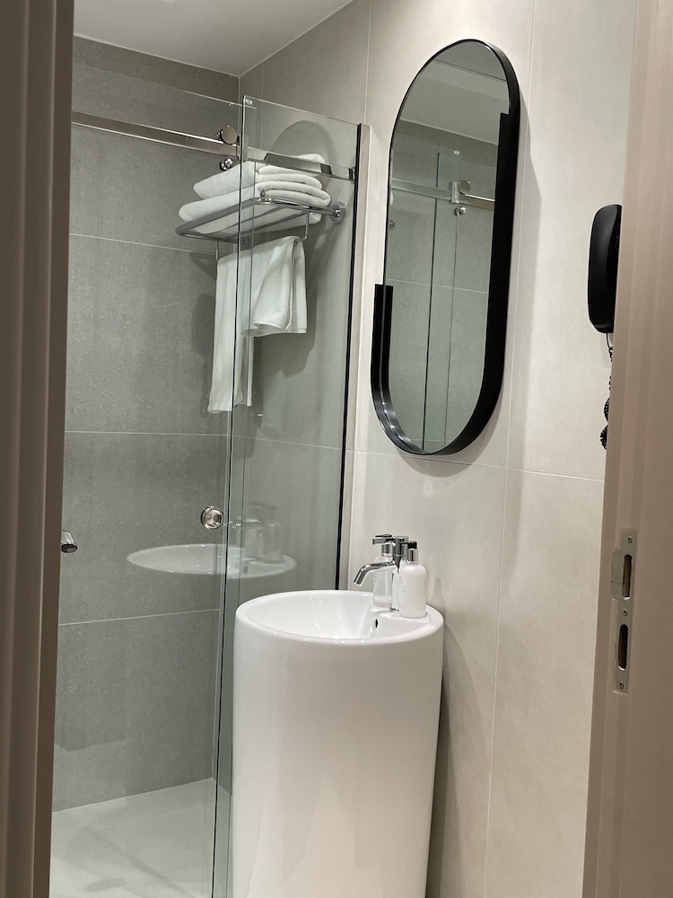 Residence Inn by Marriott Sheikh Zayed Road — Hotel rooms in Dubai