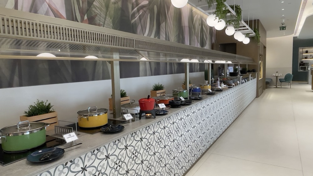 Residence Inn by Marriott Sheikh Zayed Road — Restaurant & bars in Dubai