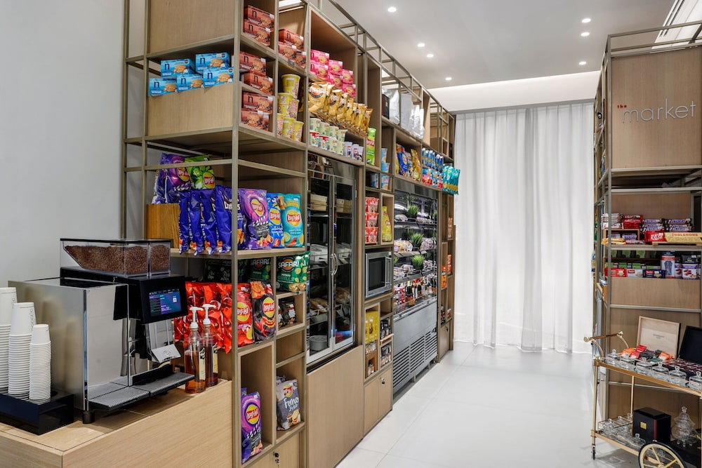 Residence Inn by Marriott Sheikh Zayed Road — Restaurant & bars in Dubai