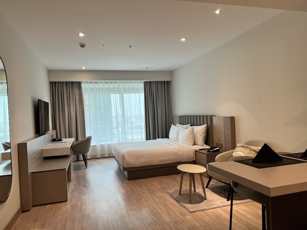 Residence Inn by Marriott Sheikh Zayed Road — Hotel rooms in Dubai