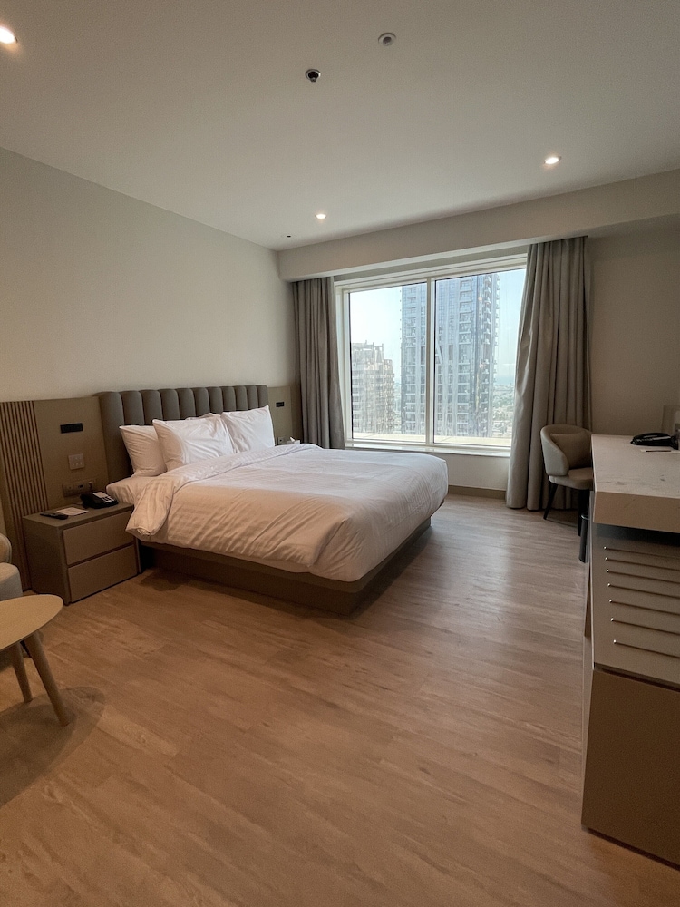 Residence Inn by Marriott Sheikh Zayed Road — Hotel rooms in Dubai