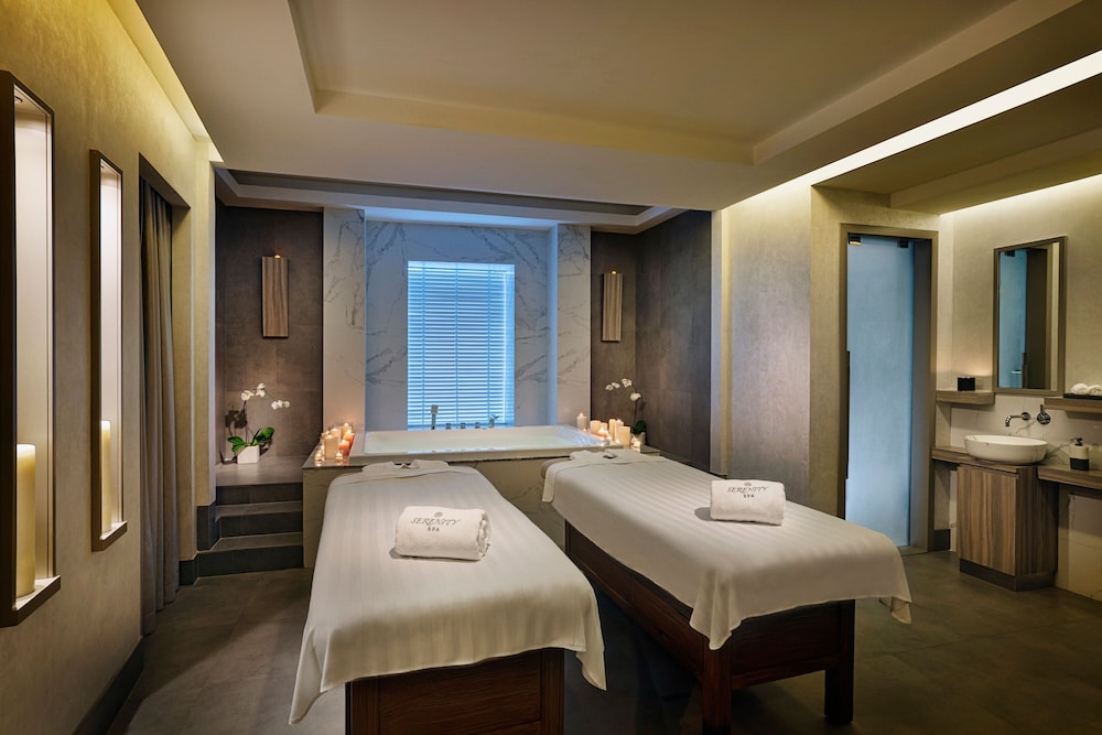 Residence Inn by Marriott Sheikh Zayed Road — Spa in Dubai