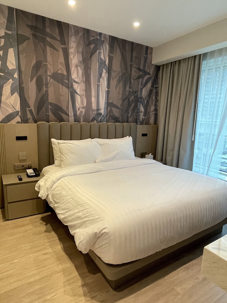 Residence Inn by Marriott Sheikh Zayed Road — Hotel rooms in Dubai