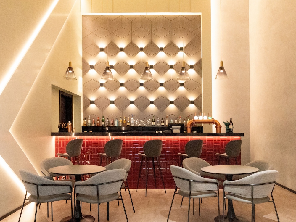 ibis Dubai Al Rigga — Restaurant & bars in Dubai