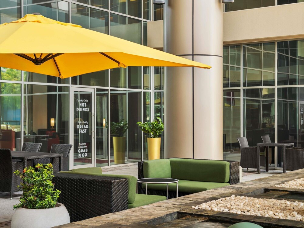 ibis Dubai Al Rigga — Restaurant & bars in Dubai