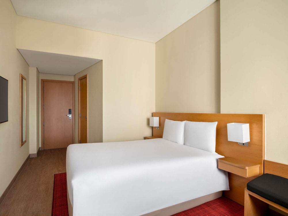 ibis Mall Avenue Dubai — Hotel rooms in Dubai