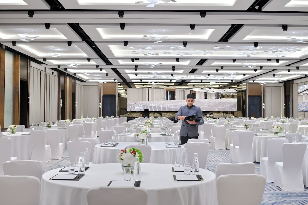 InterContinental Dubai Festival City by IHG — Hotel building in Dubai