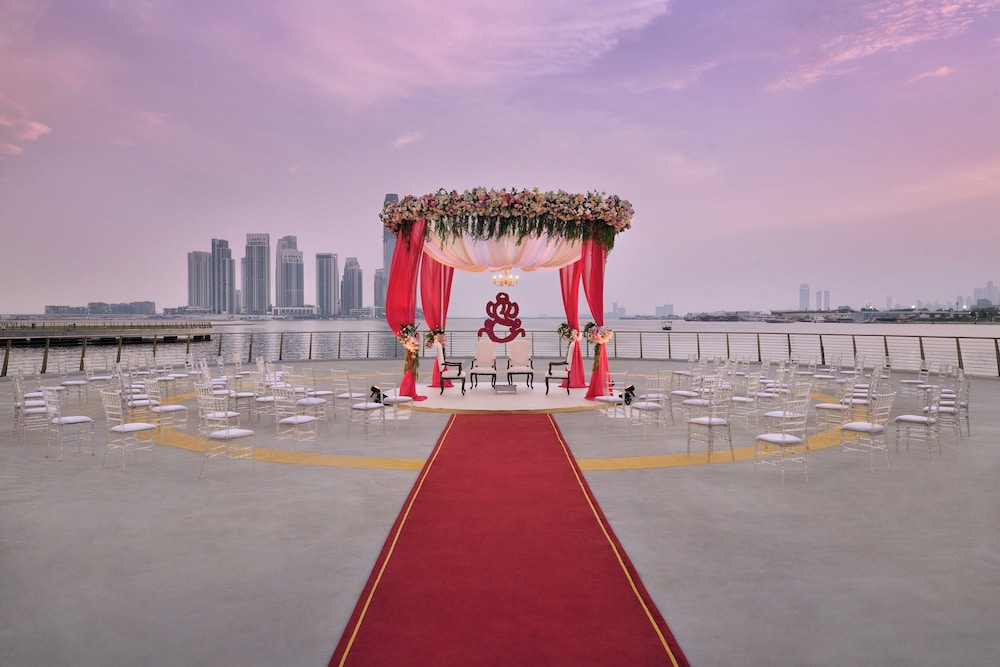 InterContinental Dubai Festival City by IHG — Hotel building in Dubai