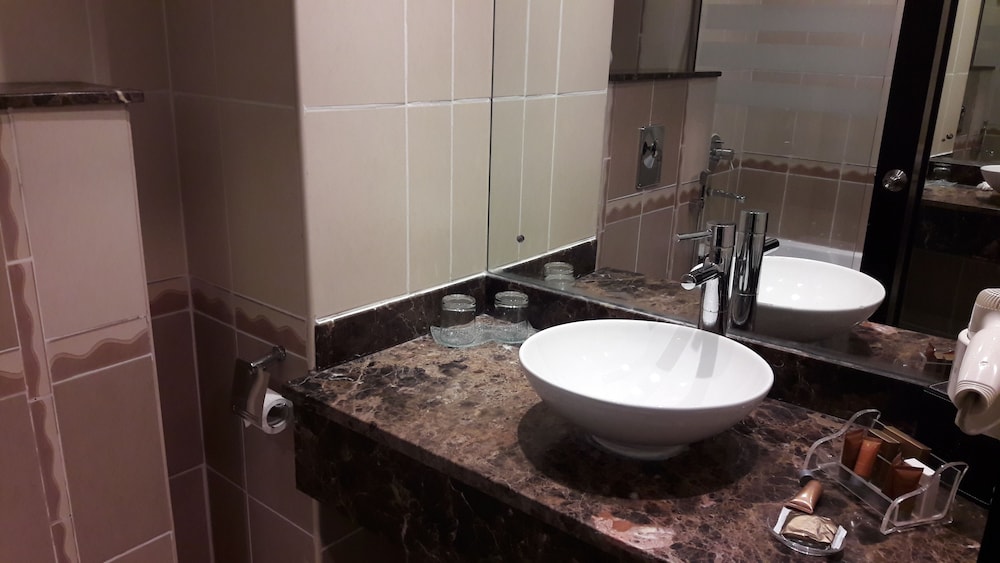 Landmark Hotel Riqqa — Hotel rooms in Dubai