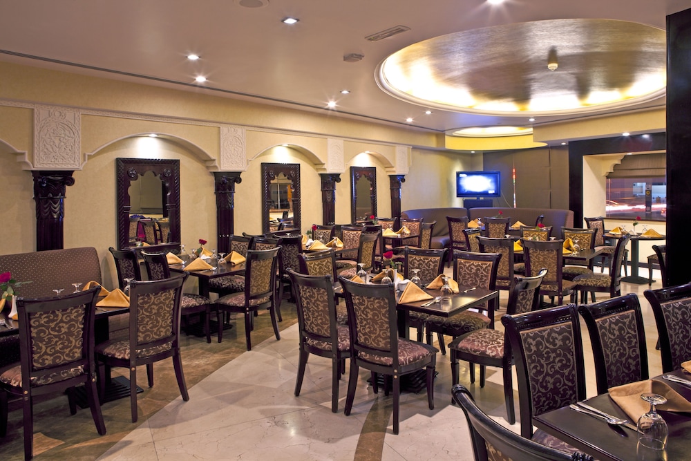 Landmark Hotel Riqqa — Restaurant & bars in Dubai