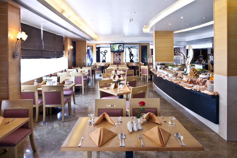 Landmark Hotel Riqqa — Restaurant & bars in Dubai