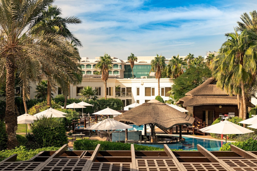 Le Meridien Dubai Hotel & Conference Centre — Swimming pool in Dubai