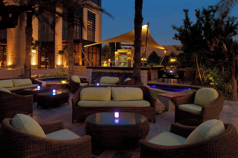 Le Meridien Dubai Hotel & Conference Centre — Restaurant & bars in Dubai