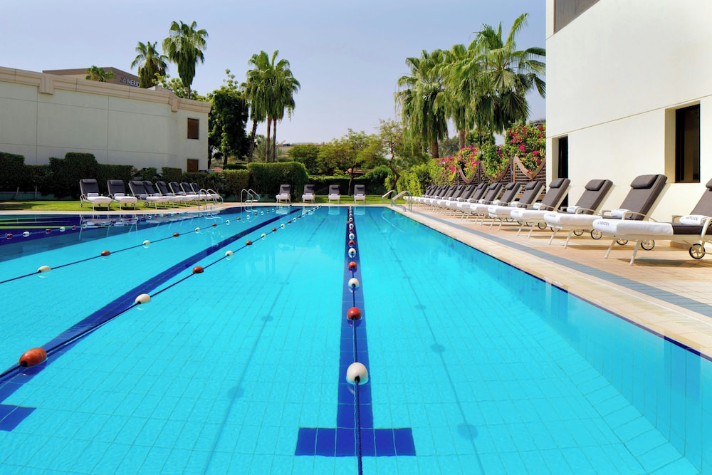 Le Meridien Dubai Hotel & Conference Centre — Swimming pool in Dubai