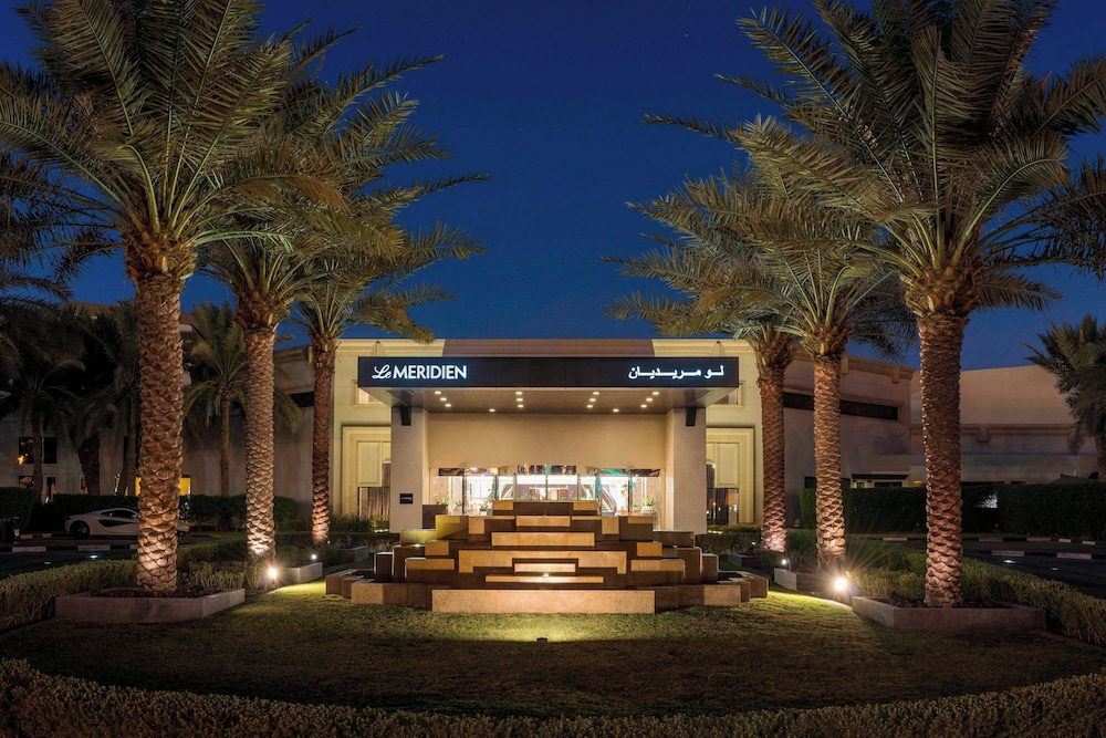 Le Meridien Dubai Hotel & Conference Centre — Hotel building in Dubai