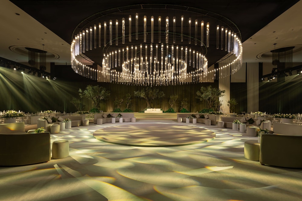 Le Meridien Dubai Hotel & Conference Centre — Restaurant & bars in Dubai