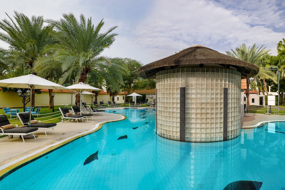 Le Meridien Dubai Hotel & Conference Centre — Swimming pool in Dubai