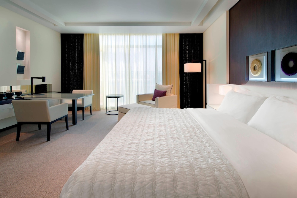 Le Meridien Dubai Hotel & Conference Centre — Hotel rooms in Dubai