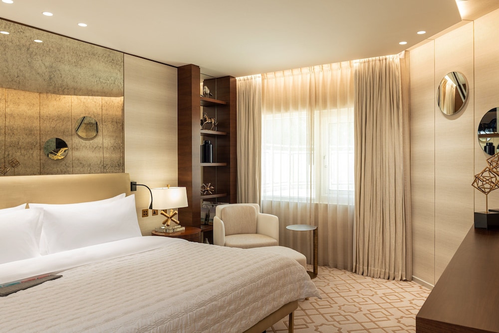 Le Meridien Dubai Hotel & Conference Centre — Hotel rooms in Dubai