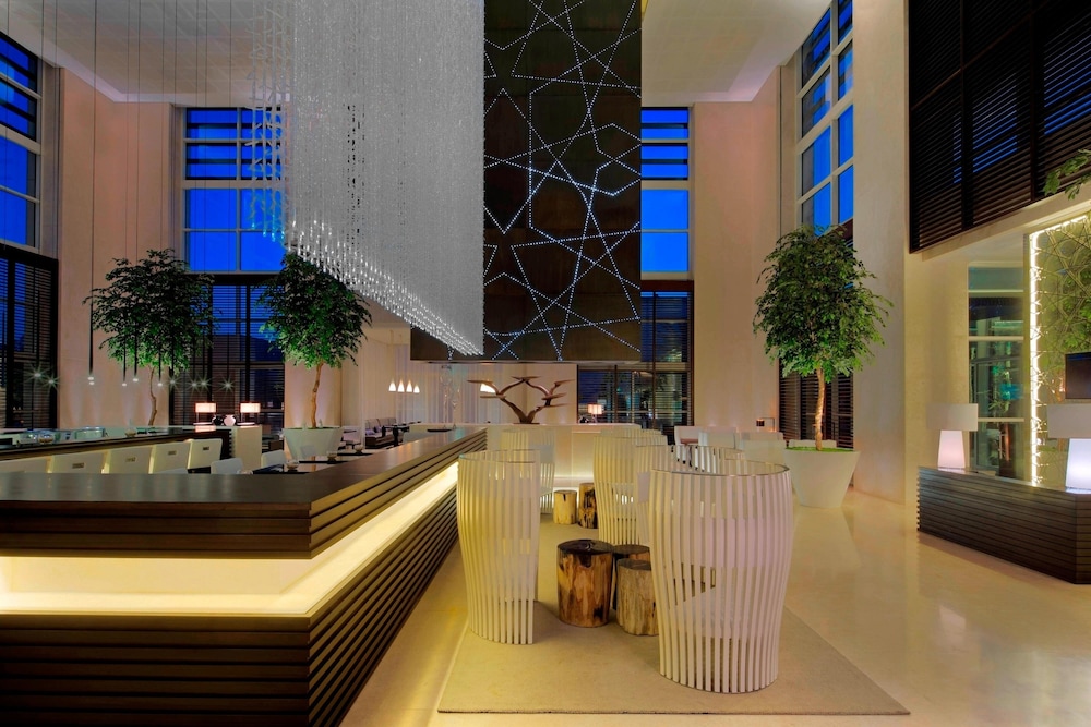 Le Meridien Dubai Hotel & Conference Centre — Restaurant & bars in Dubai