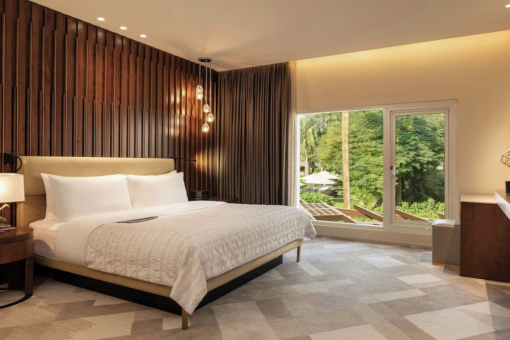 Le Meridien Dubai Hotel & Conference Centre — Hotel rooms in Dubai