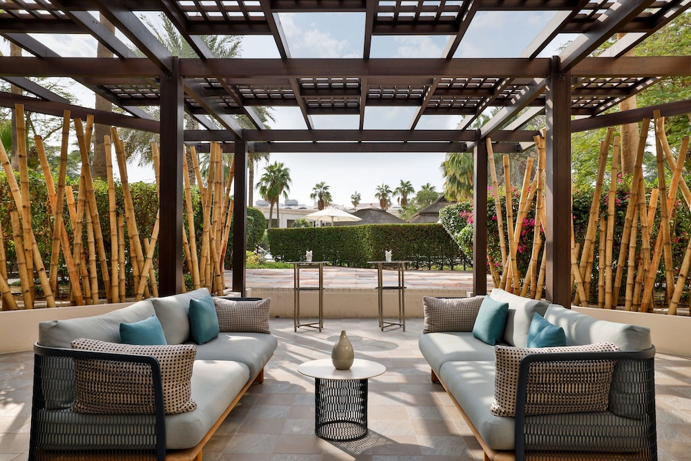 Le Meridien Dubai Hotel & Conference Centre — Restaurant & bars in Dubai