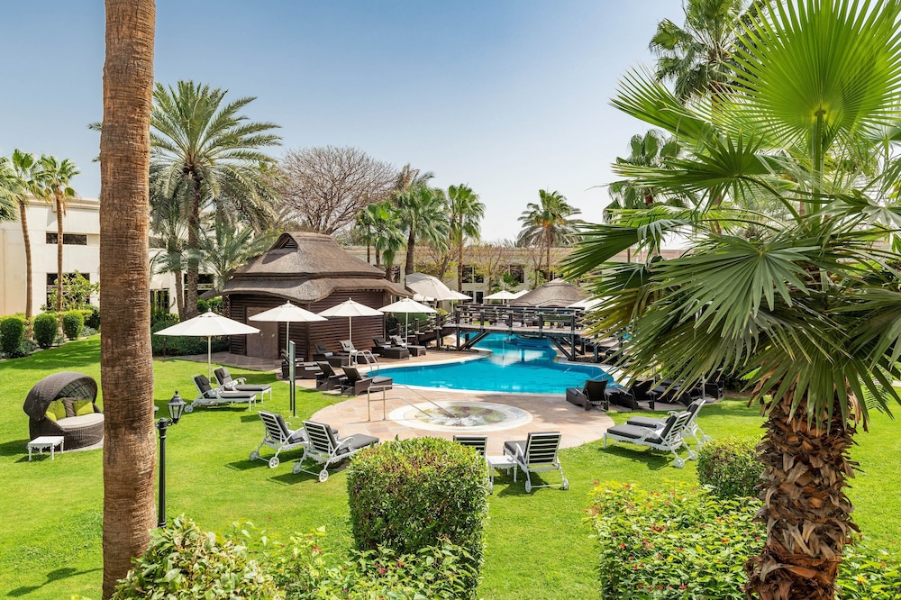 Le Meridien Dubai Hotel & Conference Centre — Swimming pool in Dubai